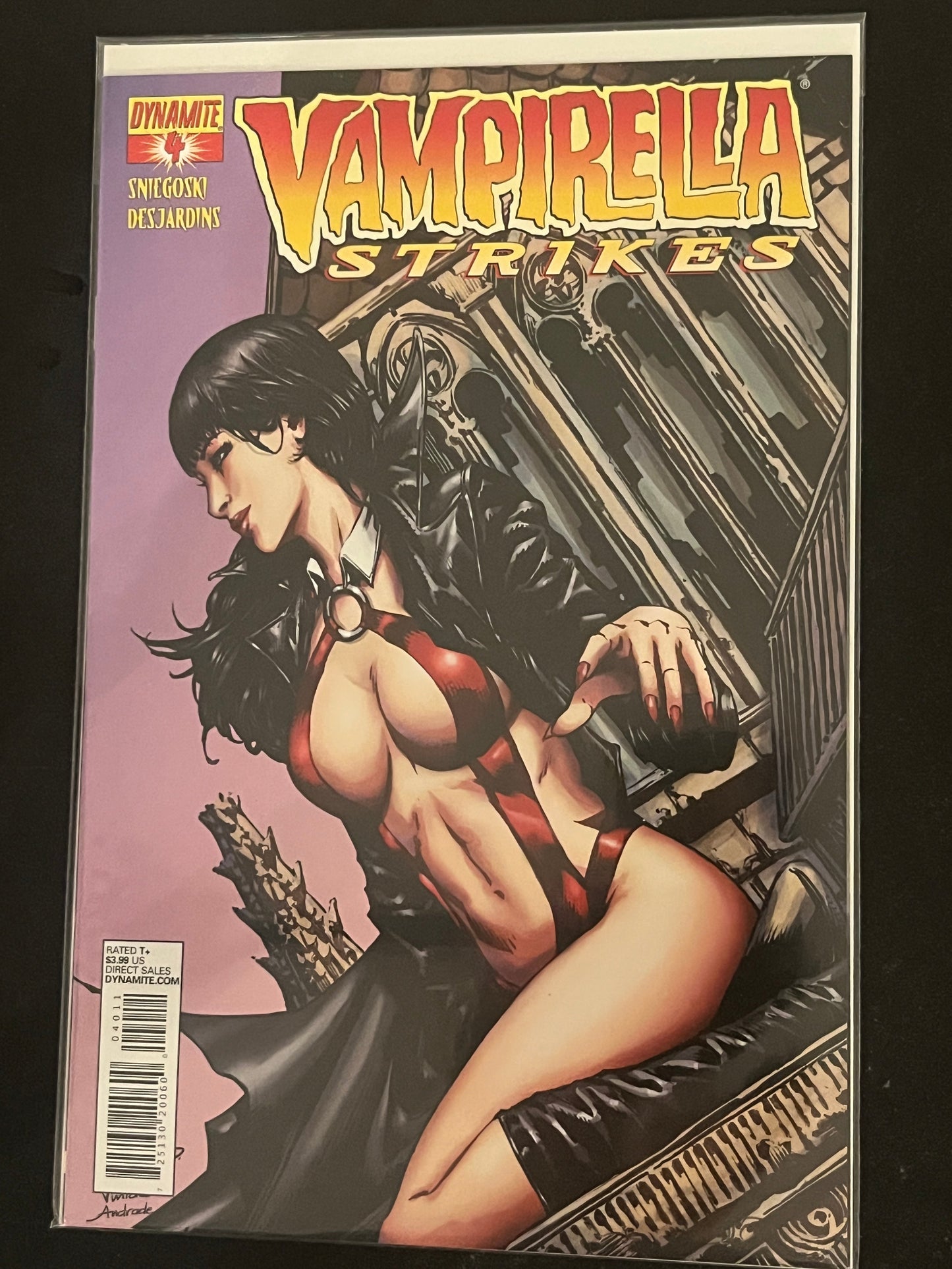 Vampirella Strikes 4 NM
