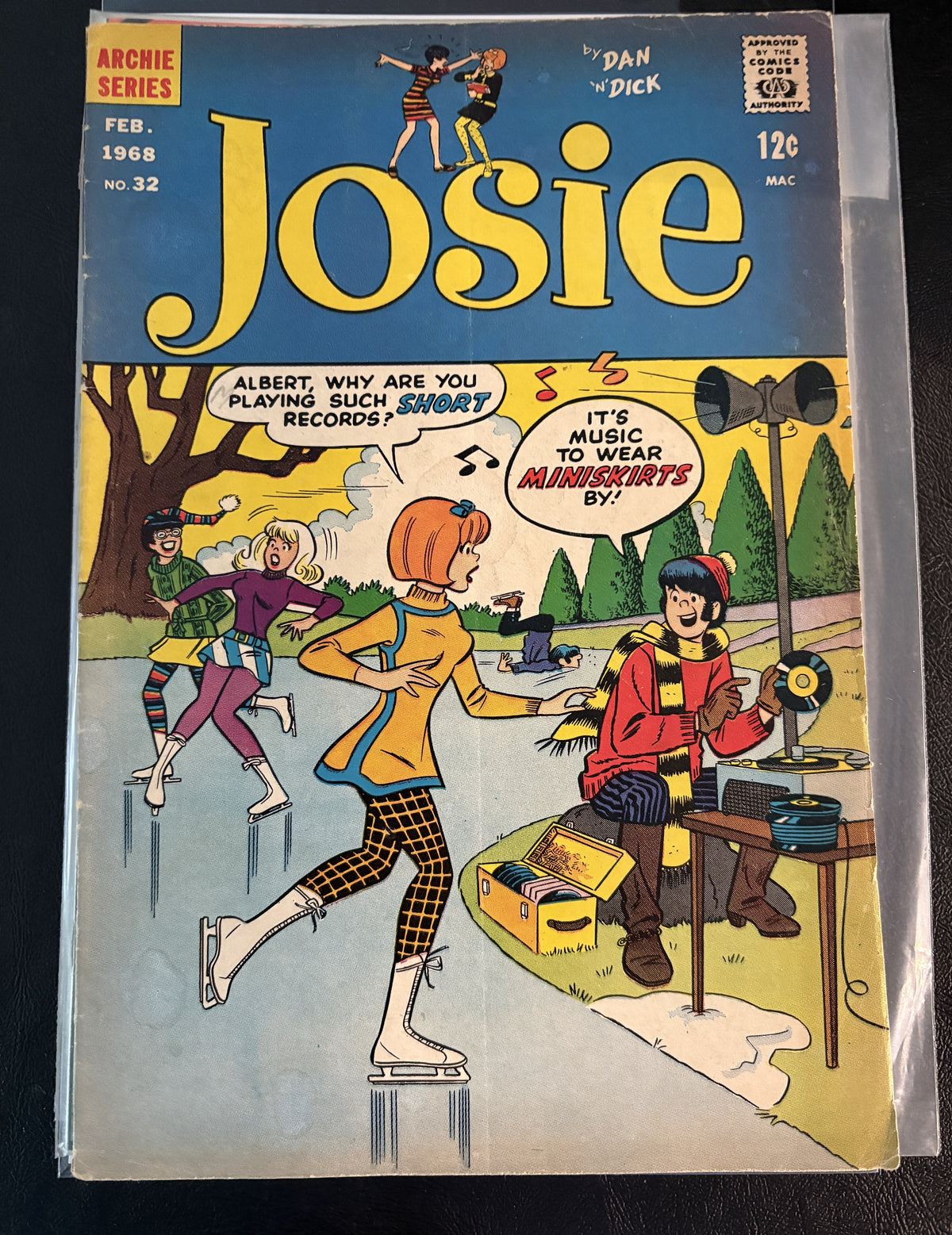 Josie 32 VG/FN
