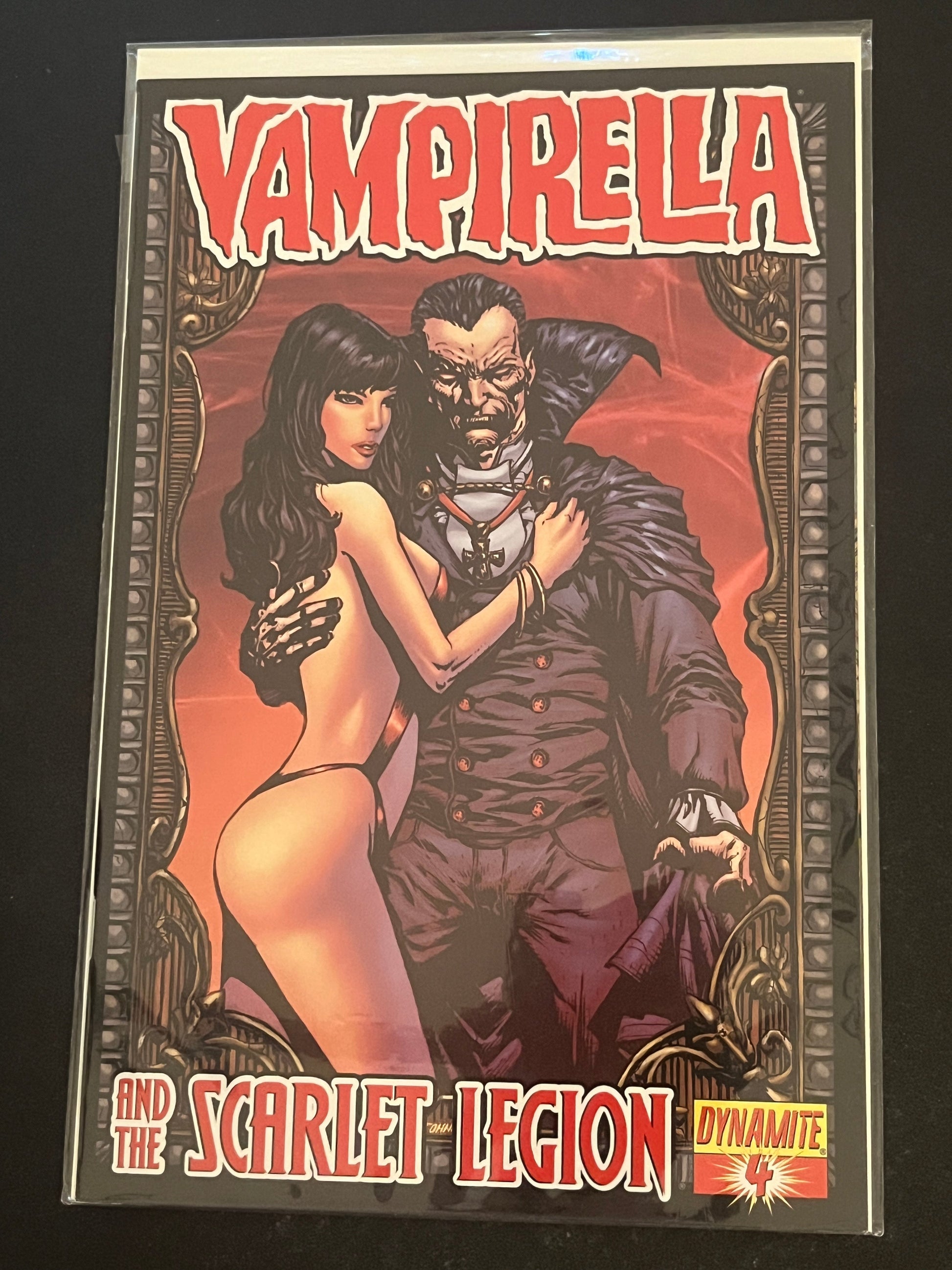 Vampirella and the scarlet legion 4 High grade
